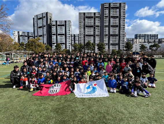 シンコースポーツ体育館・青少年センター（兵庫県芦屋市）においてヴィッセル神戸とサッカークリニックを開催しました。①